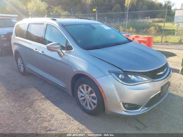  Salvage Chrysler Pacifica