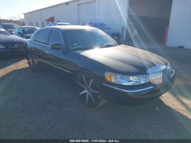  Salvage Lincoln Towncar