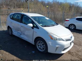  Salvage Toyota Prius v