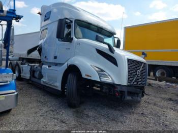  Salvage Volvo Vnl