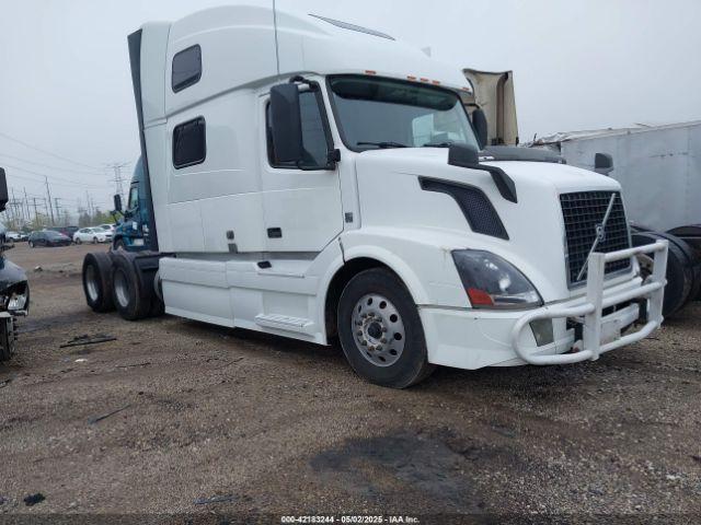  Salvage Volvo Vn