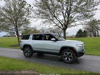  Salvage Rivian R1s