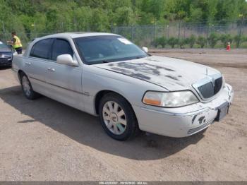  Salvage Lincoln Towncar