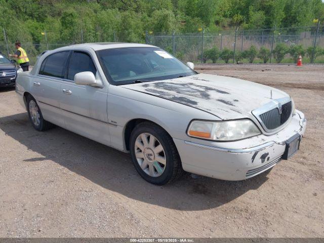  Salvage Lincoln Towncar