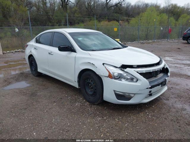  Salvage Nissan Altima