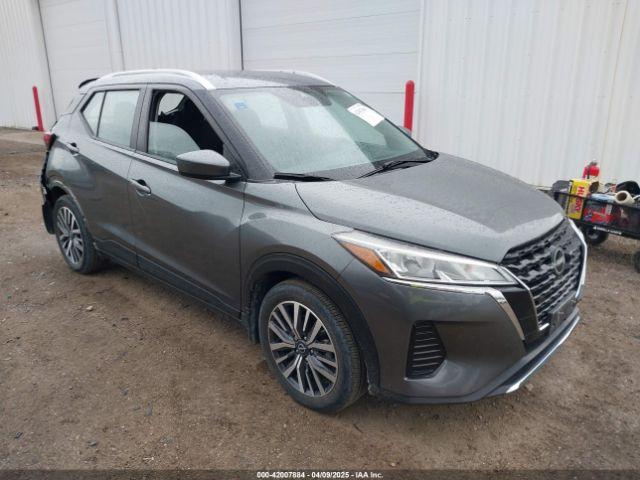  Salvage Nissan Kicks