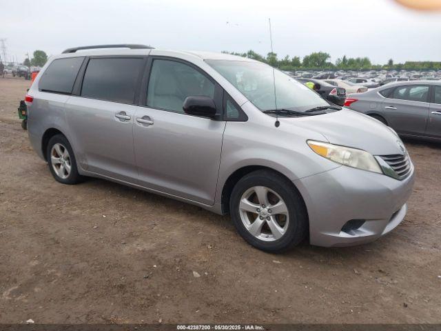  Salvage Toyota Sienna
