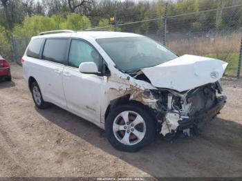  Salvage Toyota Sienna