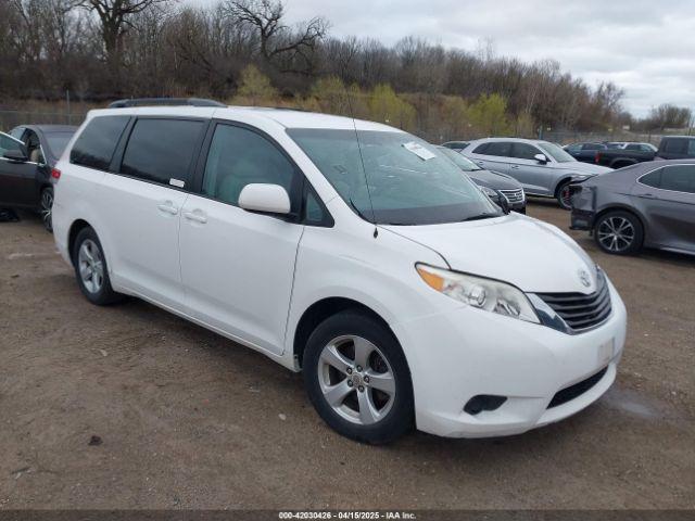  Salvage Toyota Sienna