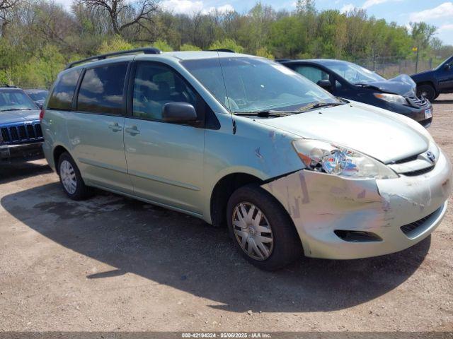  Salvage Toyota Sienna