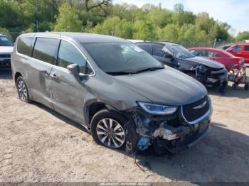  Salvage Chrysler Pacifica