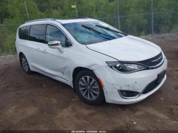  Salvage Chrysler Pacifica