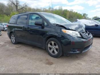  Salvage Toyota Sienna