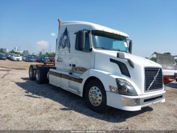  Salvage Volvo Vn