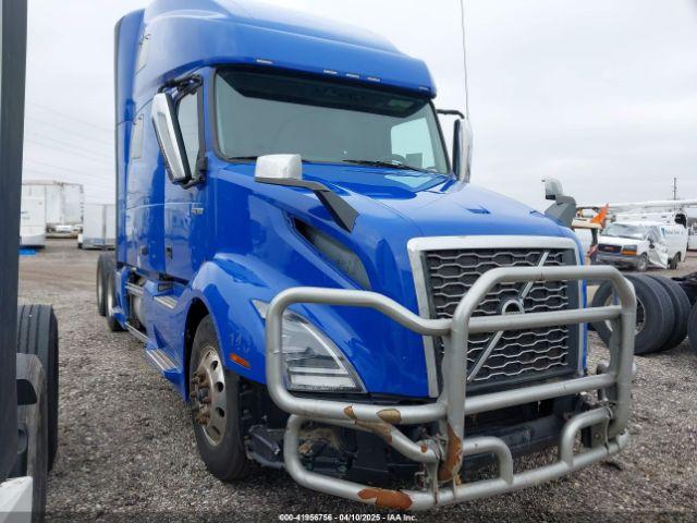  Salvage Volvo Vnl