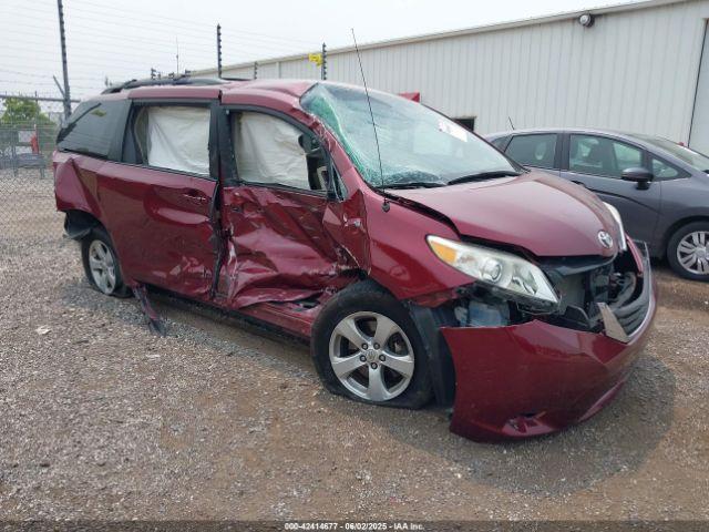  Salvage Toyota Sienna