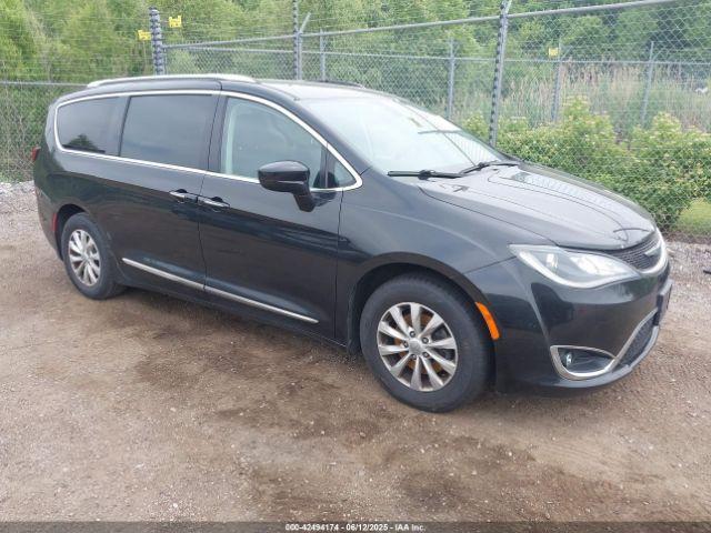  Salvage Chrysler Pacifica