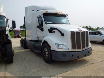  Salvage Peterbilt 579
