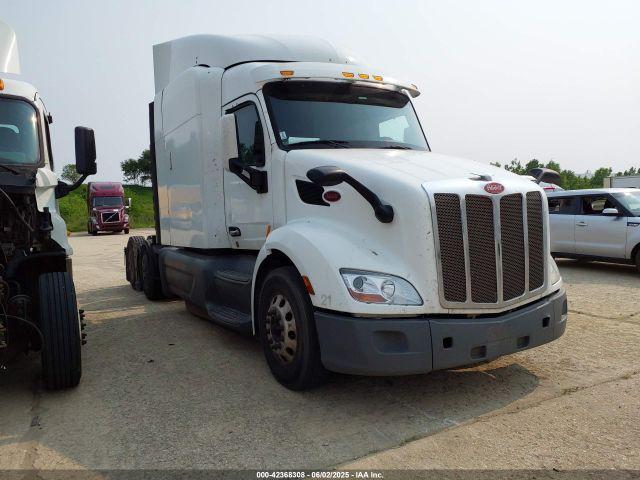  Salvage Peterbilt 579