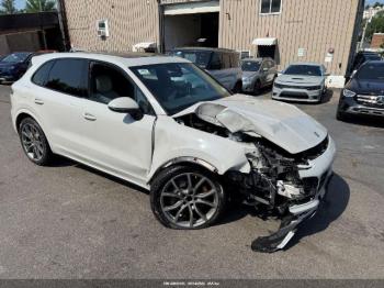  Salvage Porsche Cayenne