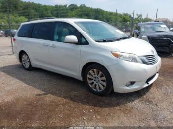  Salvage Toyota Sienna