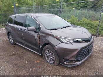  Salvage Toyota Sienna