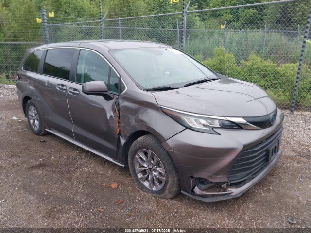  Salvage Toyota Sienna