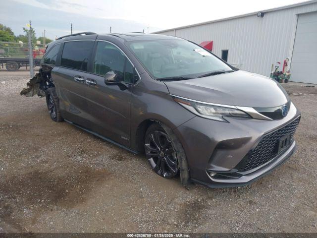  Salvage Toyota Sienna