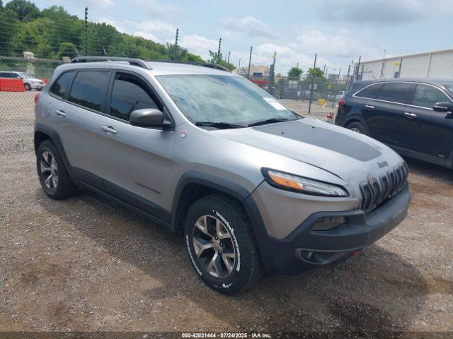  Salvage Jeep Cherokee