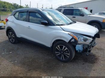  Salvage Nissan Kicks