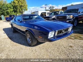  Salvage Ford Mustang