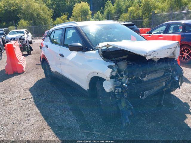  Salvage Nissan Kicks