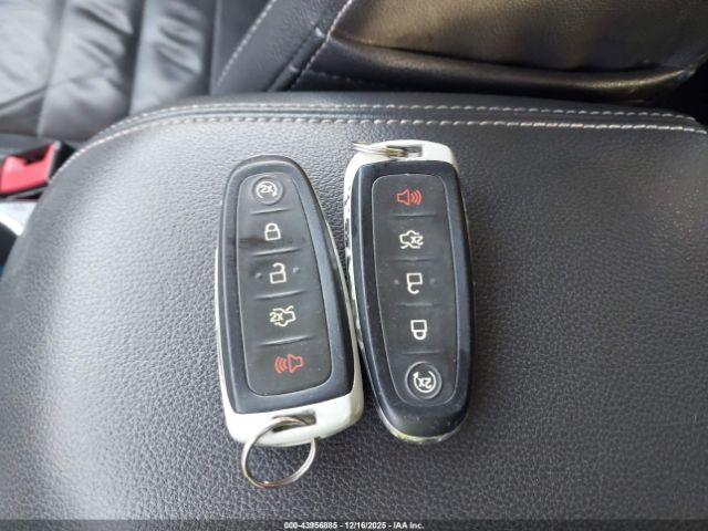 Ford Escape Titanium Image 10