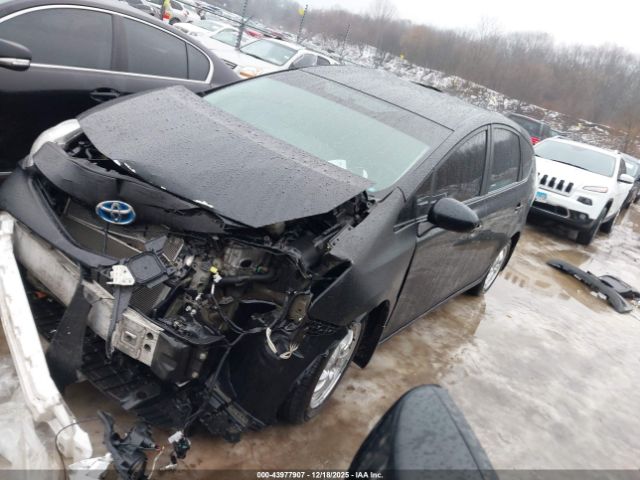 Toyota Prius v Two Image 2