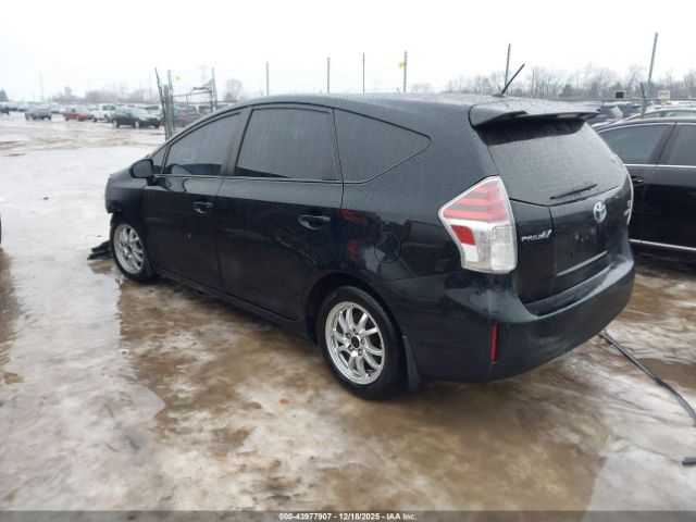 Toyota Prius v Two Image 12