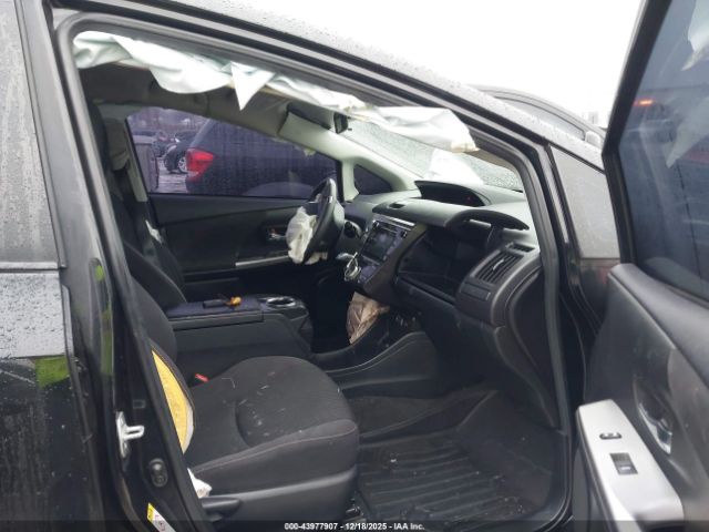 Toyota Prius v Two Image 16