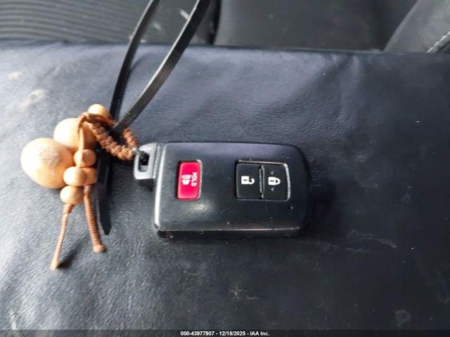 Toyota Prius v Two Image 3