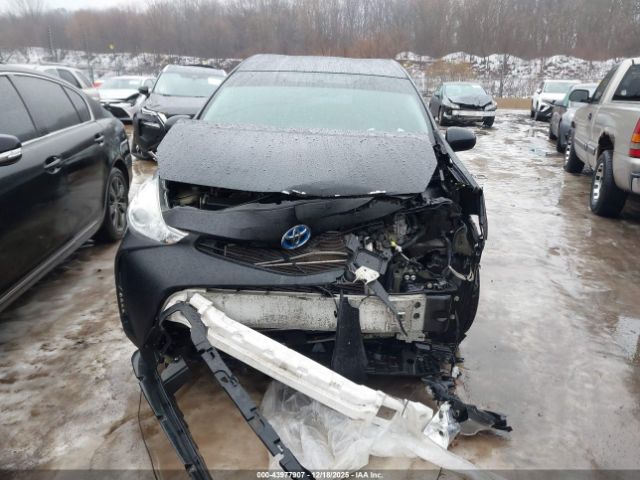 Toyota Prius v Two Image 6