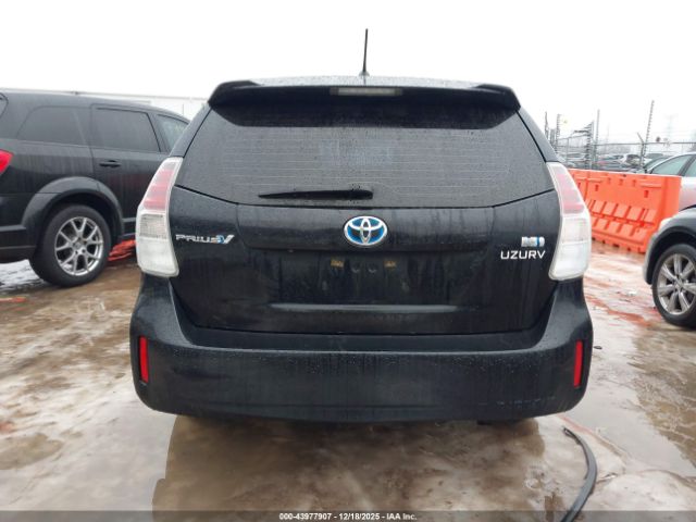 Toyota Prius v Two Image 14
