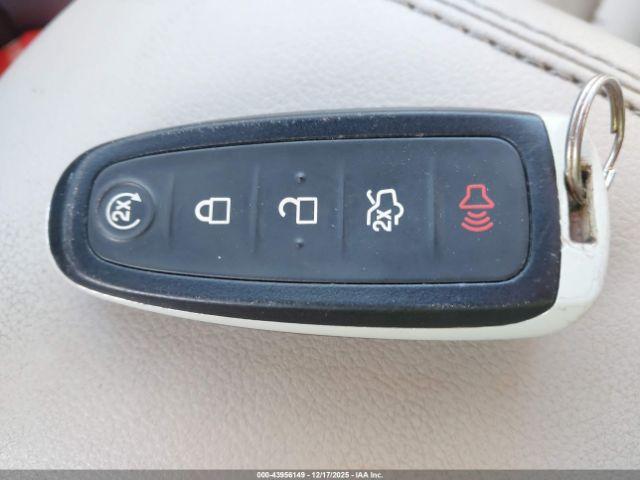 Ford Escape Titanium Image 8