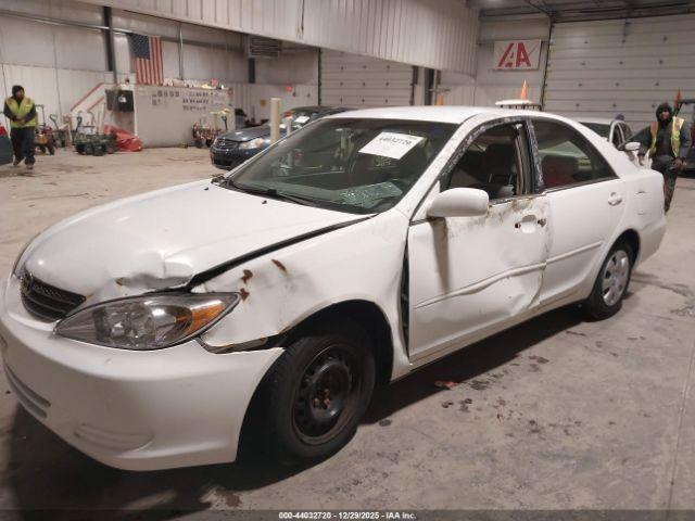 Toyota Camry Le Image 4