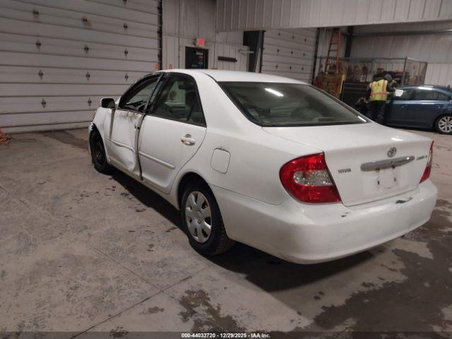 Toyota Camry Le Image 6