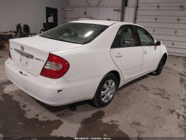 Toyota Camry Le Image 2