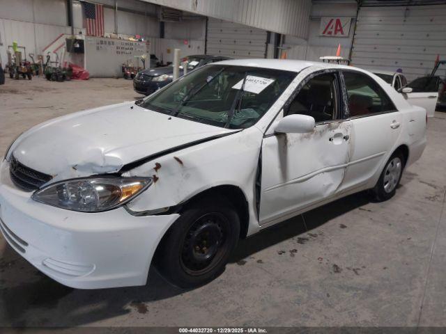 Toyota Camry Le Image 5