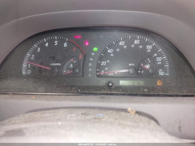 Toyota Camry Le Image 10