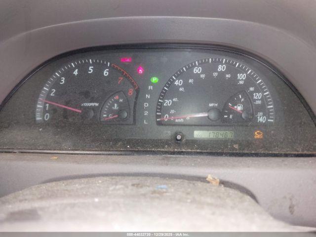 Toyota Camry Le Image 10