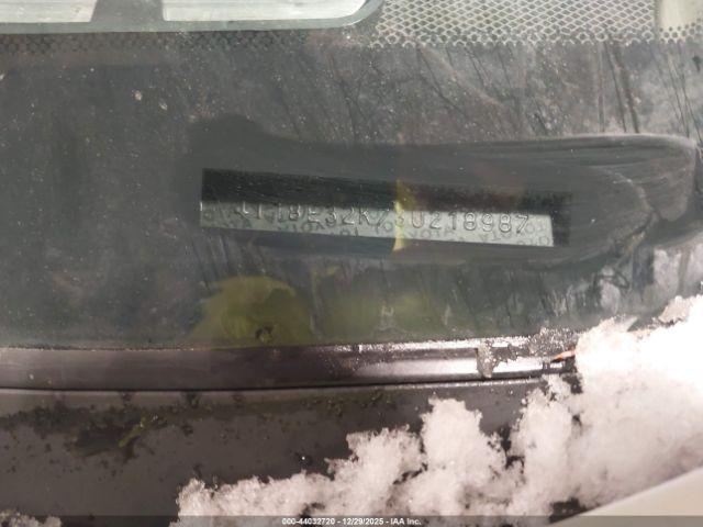 Toyota Camry Le Image 12