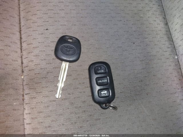 Toyota Camry Le Image 8