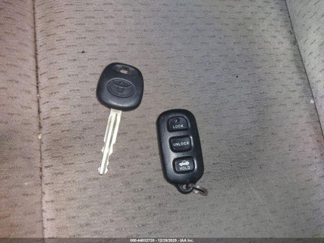 Toyota Camry Le Image 8