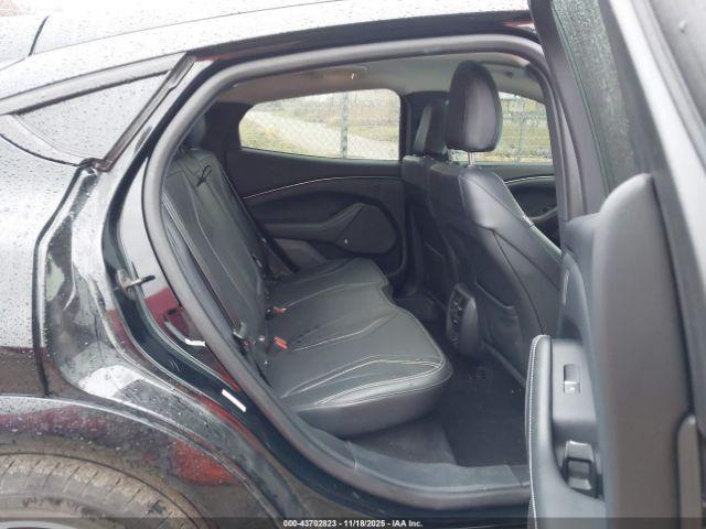 Ford Mustang Premium Image 10